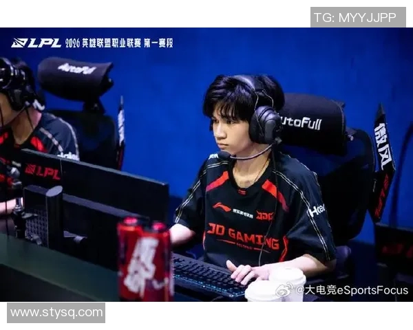 JDG战队与TES战队的GALA对决引发电竞热潮，谁将夺得胜利荣耀