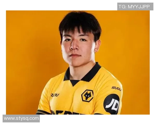 徐彬在比赛中展现出色传球与抢断能力助力球队逆转胜利