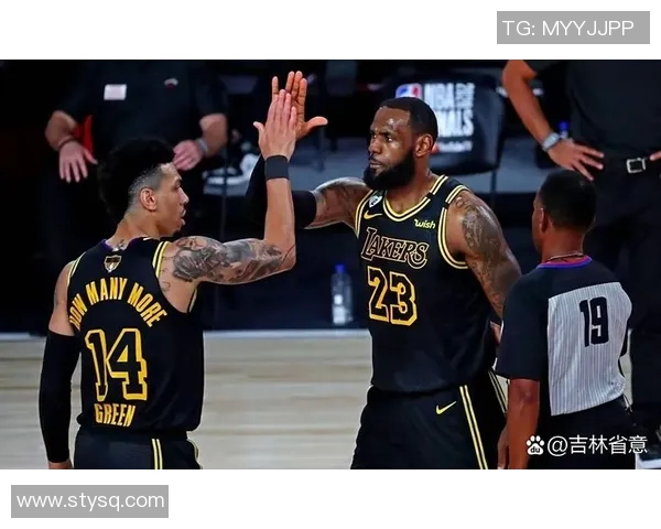 勒布朗-詹姆斯无私助阵，带领湖人队击败对手，礼赞球迷热情